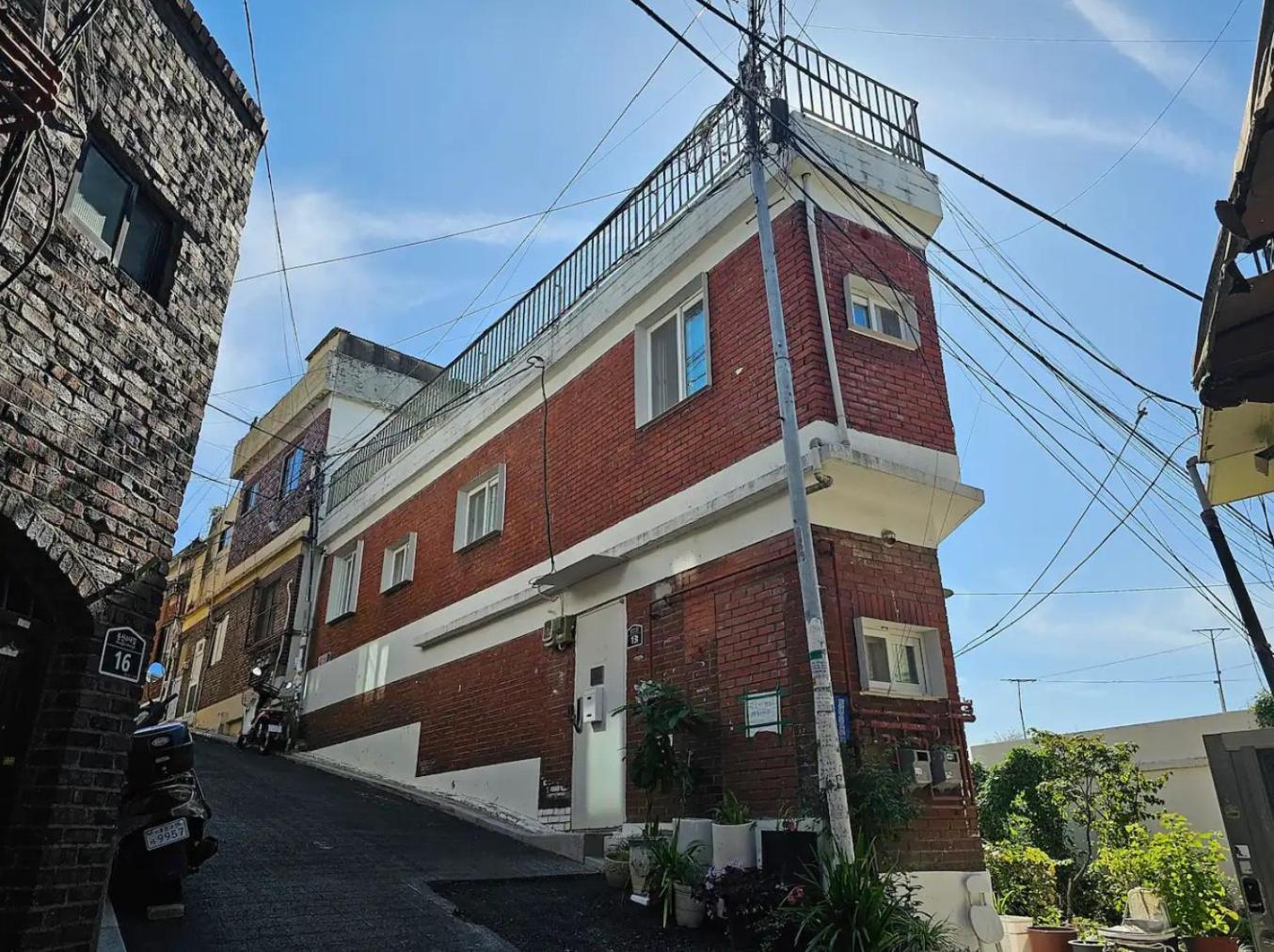 Ziip Hills 3 Apartment *